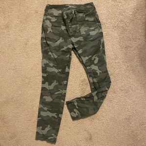 OLD NAVY PIXIE PANTS CAMO COLOR SIZE 0